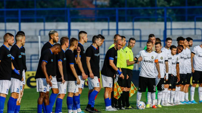 Нелеп автогол в последните секунди вгорчи завръщането на Спартак пред пълните трибуни във Варна