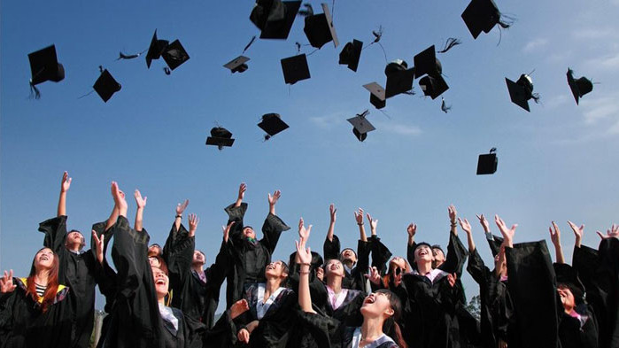 Университетът в Кеймбридж е започнал разследване на поредица от смъртни