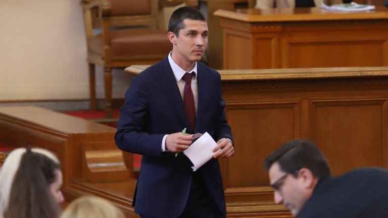 Фигурата на финансовия вицепремиер Асен Василев в ролята на министър-председател