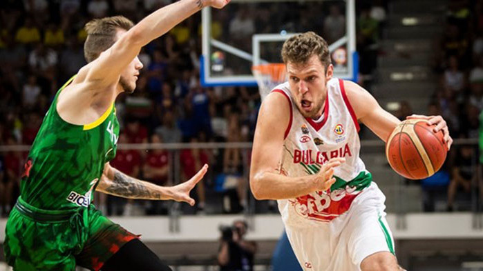 Александър Везенков в идеалната петица и на Гърция