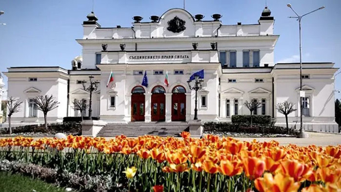 7 партиен парламент при предсрочни избори тази есен, показали данните