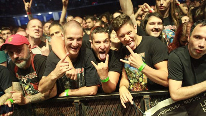 Три поколения пяха с Iron Maiden на великото шоу в "Арена Армеец" (СНИМКИ)