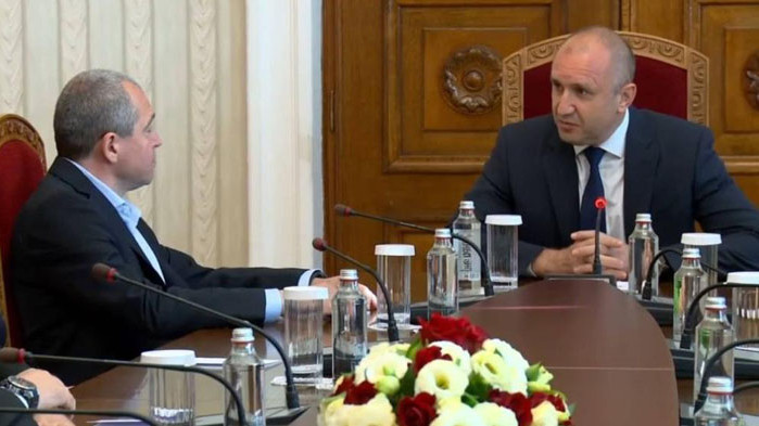 Решение на вашата партия е да напусне правителството, затова е