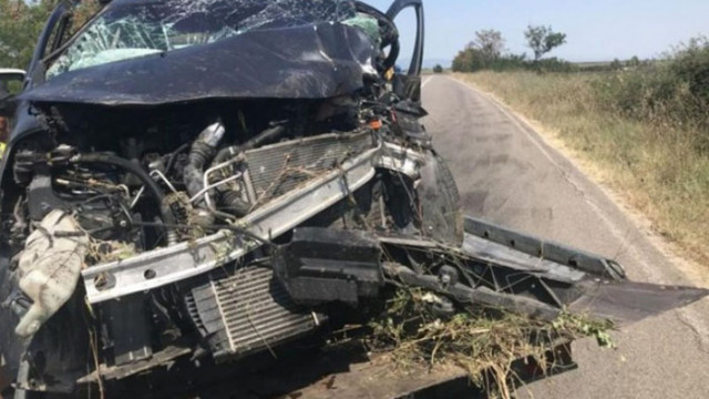 Един загинал и трима ранени при тежка катастрофа край Стражица