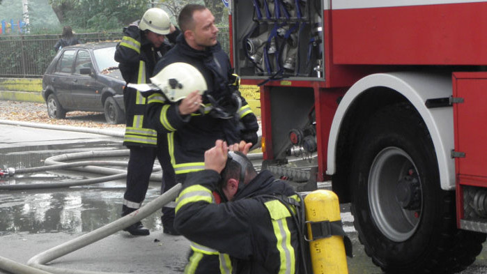 Пожар обхвана къща в столичния квартал Модерно предградие. Огънят вече е