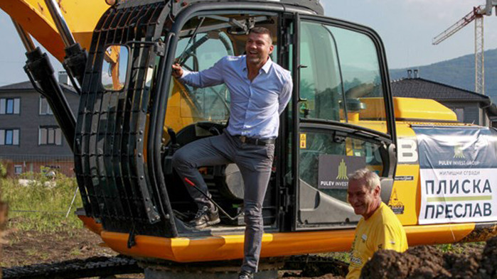Тервел Пулев започва дейност като строителен предприемач. Той е създал