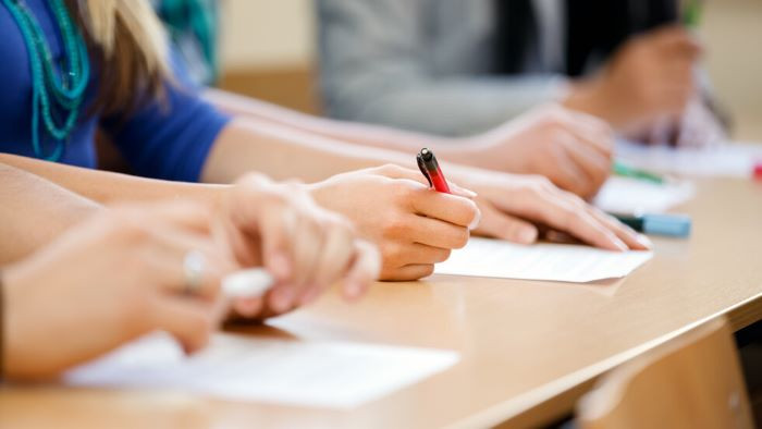 МОН публикува второто класиране след 7 клас
