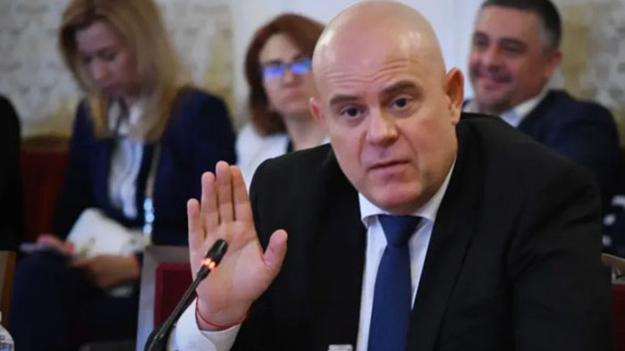 Гешев: Темата за свалянето ми е политическа