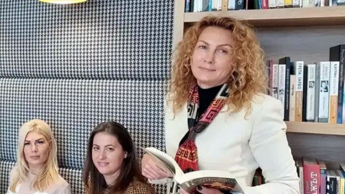 От Фейсбук профила на Деница Николова Чета, че светът за