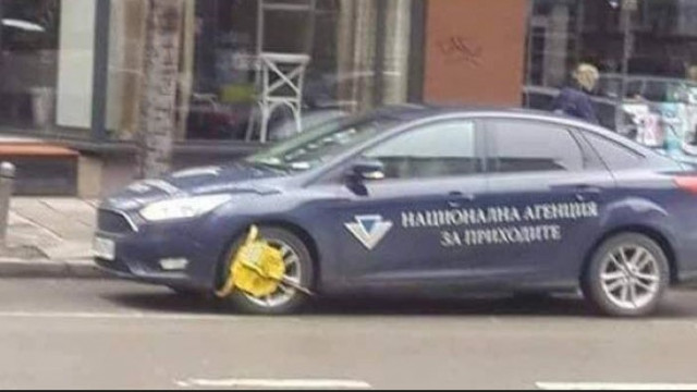 Мъж, срязал гумите на полицейска и на служебна кола на НАП отива на съд