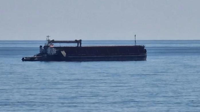 Първи зърнен товар от Украйна, превозен по море с баржа,