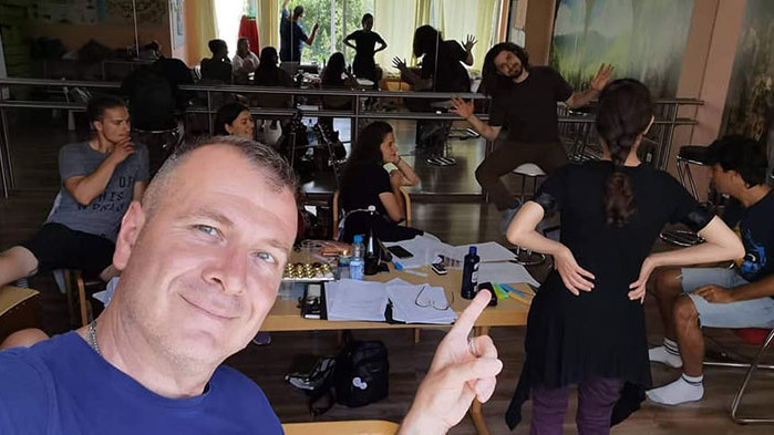 Мюзикъл за търсенето на призвание: "Автобиографията на един скенер" (ВИДЕО)