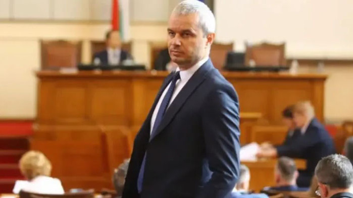 Мой приятел вчера получи повиквателна от войската и днес ходи