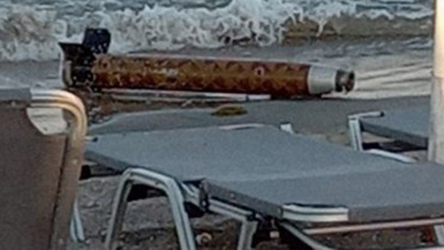 Военен боеприпас наподобяващ торпедо изплува на плажа между Поморие и