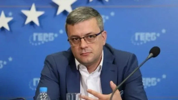 Биков: Нинова гази Конституцията, задържа мандата без възможност да състави правителство