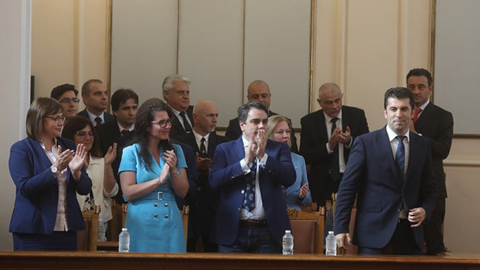 От Всички са маскари“ до А бе съсипаха я тая