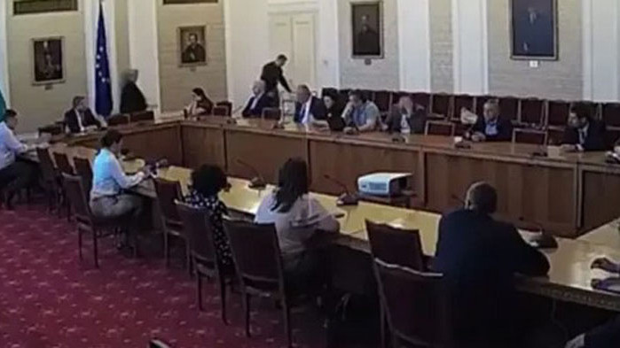 Депутатът от ДБ Ивайло Мирчев пусна откъс от изтеклия в