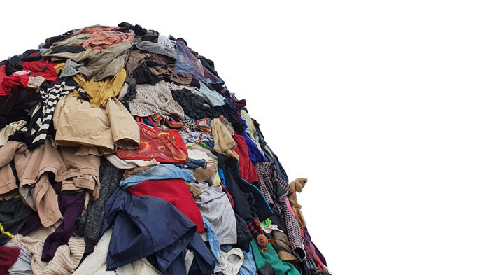 До няколко години изхвърлянето на дрехи и обувки в общите