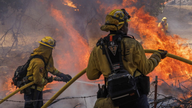 Бързо разпространяващ се горски пожар в Калифорния се превърна в
