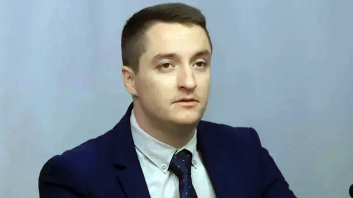 От Фейсбук профила на Никола Чалашканов: Келнер, плаща! Оберкелнерът не