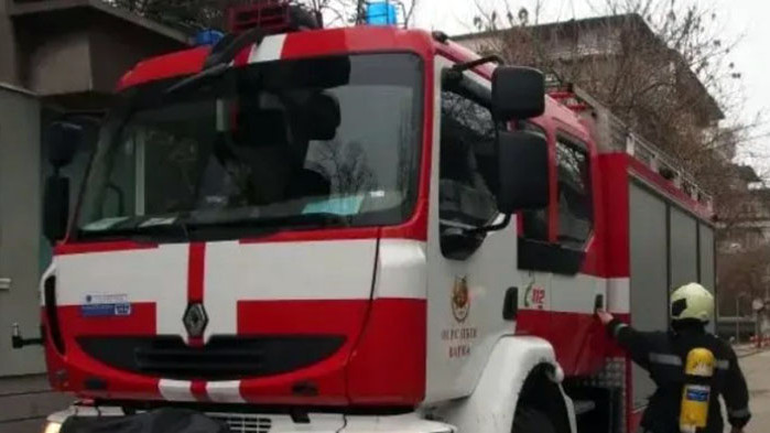 Продължава гасенето на пожара до вилната зона край бургаското село