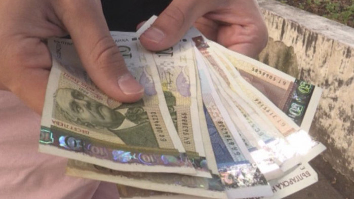 306 хил. българи получават пенсии под линията на бедност от