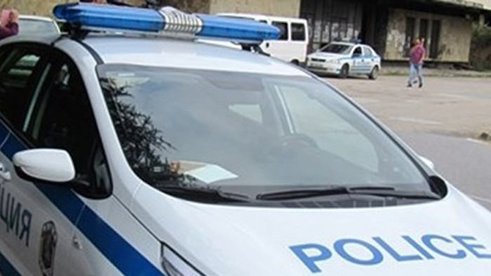 Откриха труп на мъж със забити метални предмети в гараж в Пловдив