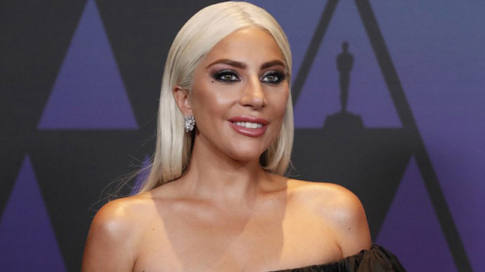 Лейди Гага неочаквано призна пред феновете в живо предаване, че
