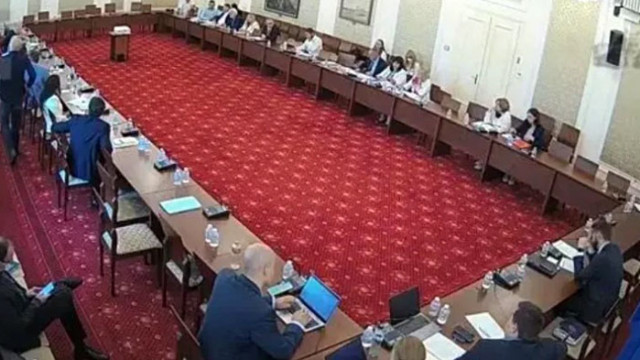 Скандално и тайно в парламента започна общественото обсъждане на антикорупционния