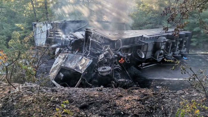 Тежка катастрофа затвори Ришкия проход рано тази сутрин. Два тира