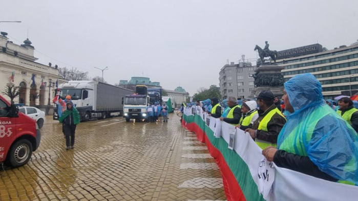 Пътни строители излизат на протест заради неизплатени средства