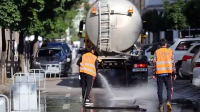 Цистерни с вода разхлаждат главните пътни артерии в Благоевград. От