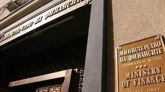 Поддръжката на пътища е отговорност на министъра и АПИ, заявяват от МФ