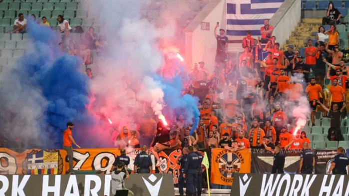 Полицията спря опит на фенове на АПОЕЛ да тормозят играчите на Ботев Пд