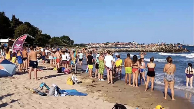 Спасители извадиха трима давещи се на Южния плаж в Несебър