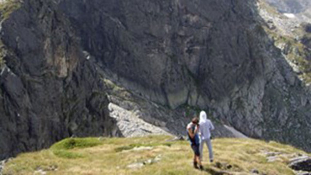 Стотици хора блокираха пътя който свърза Самоков с курортния комплекс Мальовица