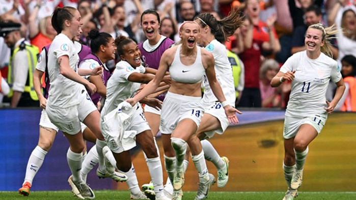 След 56 г. най-накрая футболна радост за Англия, донесоха я дамите