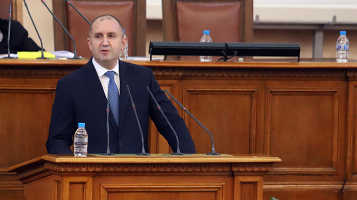 Президентът Румен Радев подписа указ за разпускане на 2 август