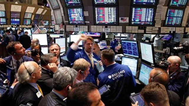 Европейските фондови пазари отстъпиха леко в днешната ранна търговия следвайки