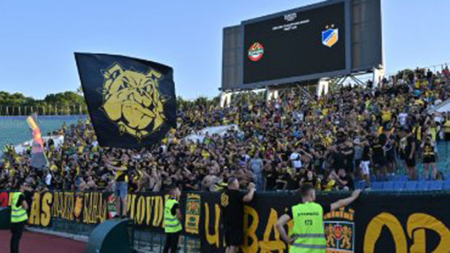 Привържениците на футболния Ботев Пловдив обявиха пълна подкрепа към собственика