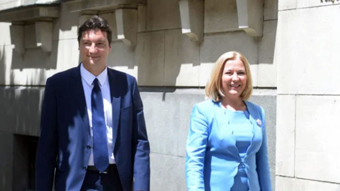 Уважаема госпожо министър, за мен е чест да поема от