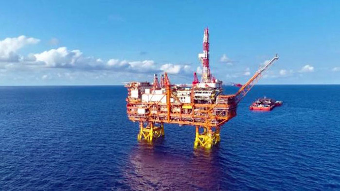 Най-голямата офшорна платформа за добив на петрол в Азия завърши