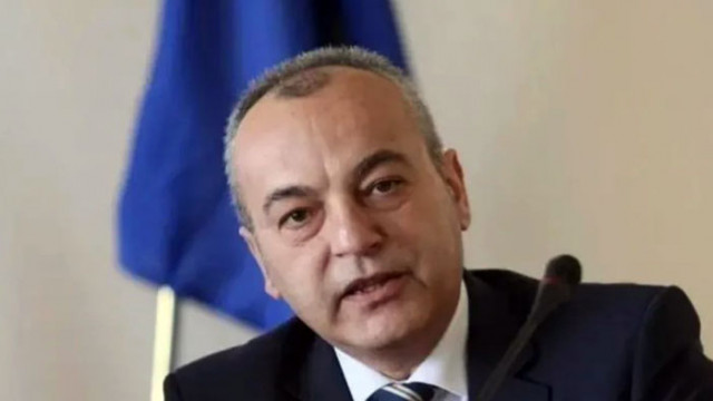 Служебното правителство на Румен Радев ще отмени три решения на