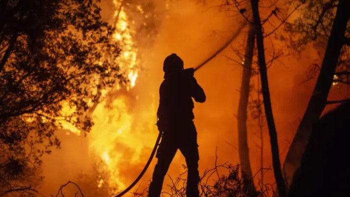 Испанските пожарникари отбелязаха напредък в битката за овладяване на вероятно