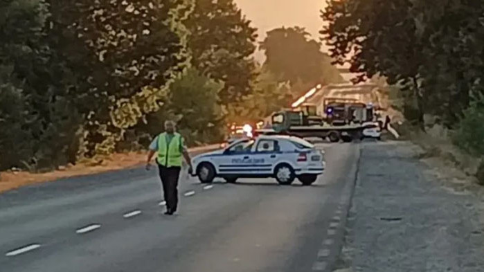 Ударили са се два микробуса. Шестима души са спасени, трима