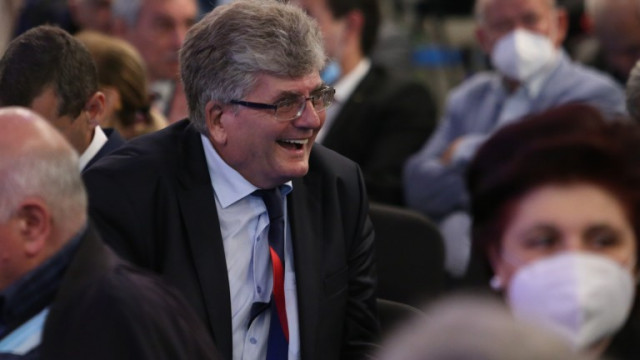 Заради газовата криза в страната служебното правителство обяви че още