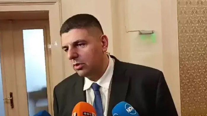 Ексдепутатът от Демократична България“ Ивайло Мирчев се оправдава, че от