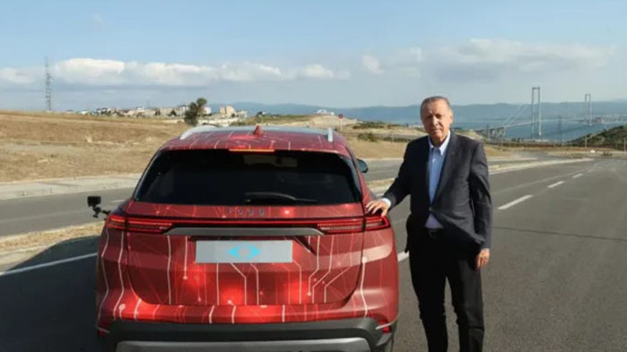 Ердоган си пусна снимка на шофьорското място на турски електромобил