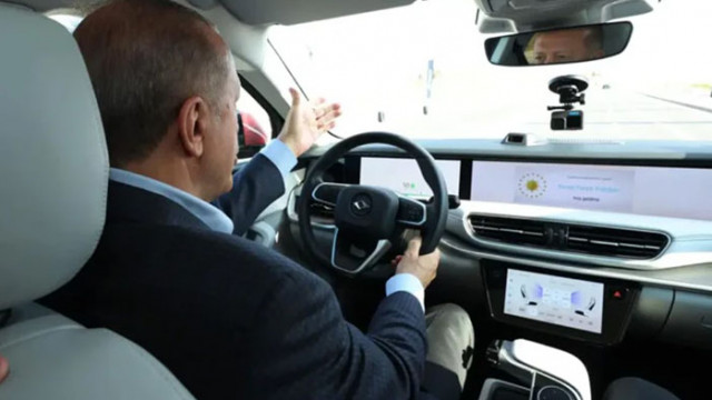 Ердоган си пусна снимка на шофьорското място на турски електромобил