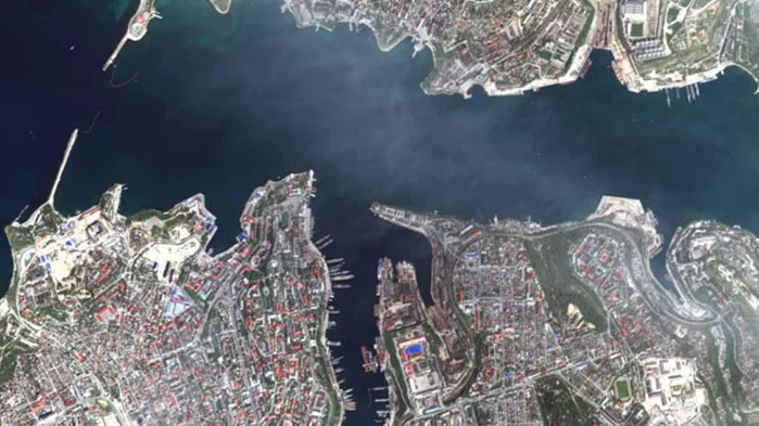 Един човек е бил убит след взривове във военна база